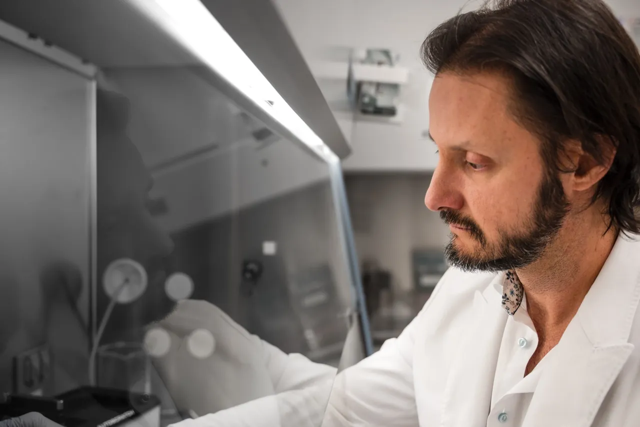 Dr. Sajic working in the laboratory